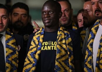 Fenerbahçe’nin yeni transferi N’Golo Kante taraftarları selamladı!