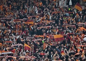 Galatasaray-Corendon Alanyaspor maçında dikkat çeken pankartlar!