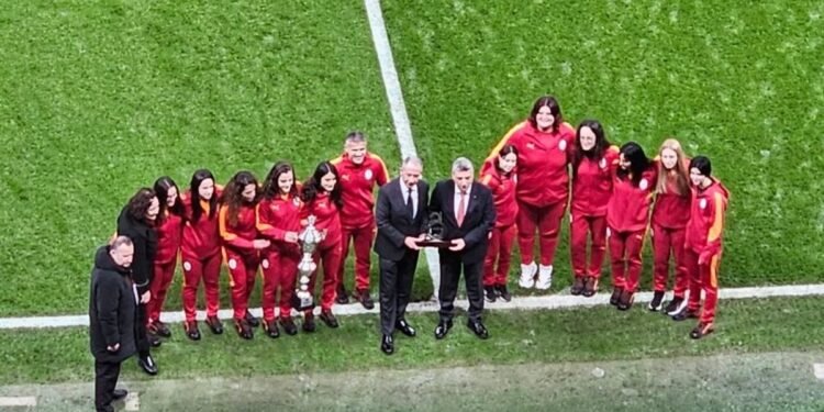 Galatasaray Kadın Judo Takımı’na plaket