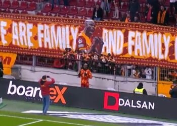 Galatasaray taraftarından Osimhen’e özel pankart
