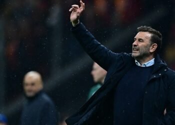 Galatasaray’da Okan Buruk’tan hakeme kırmızı kart isyanı!