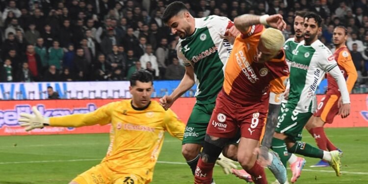 Galatasaray’ın golü ofsayta takıldı!