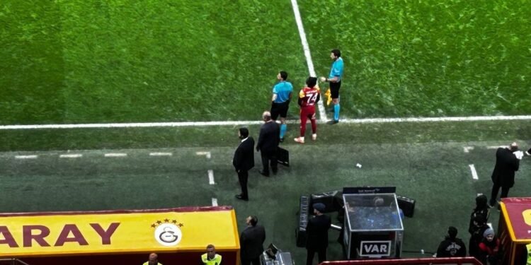 Galatasaray’ın yeni transferi Nhaga ilk kez sarı-kırmızılı formayı giydi