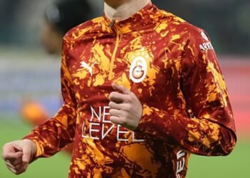 Galatasaraylı yıldızın babasından flaş açıklama! “Liverpool temas kurdu”
