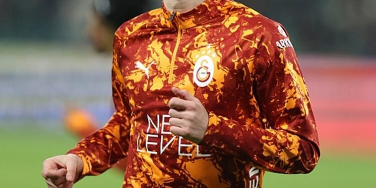 Galatasaraylı yıldızın babasından flaş açıklama! “Liverpool temas kurdu”