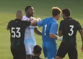 Jhon Duran yeni takımı Zenit ile çıktığı ilk maçta kavga etti! İşte o anlar