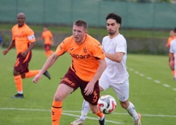 Lundstram gerı döndü