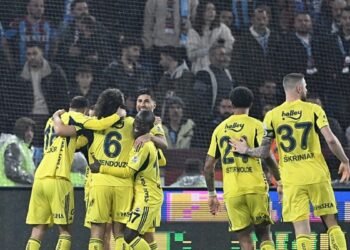 Muhteşem derbi Kanarya’nın! Fenerbahçe Trabzonspor’u 3 golle geçti