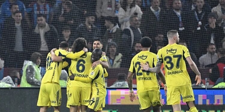 Muhteşem derbi Kanarya’nın! Fenerbahçe Trabzonspor’u 3 golle geçti