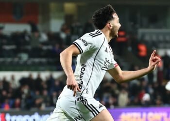 Mustafa Erhan Hekimoğlu maç sonu Orkun Kökçü’ye teşekkür etti