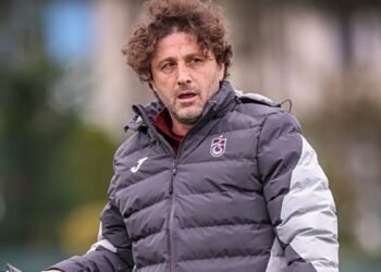 Sakin, öz güvenli ve tempolu