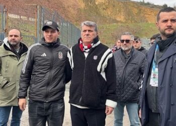 Serdal Adalı, Kocaeli deplasmanında taraftarlarla tribüne girdi!