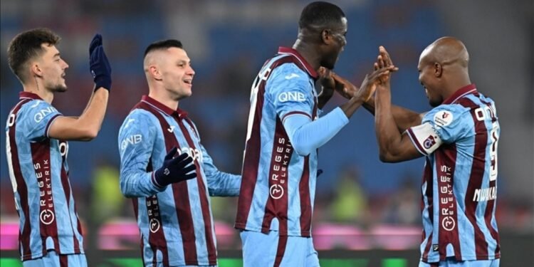 Trabzonspor, Fatih Tekke ile İstanbul takımları karşısında iyi grafik sergiliyor!