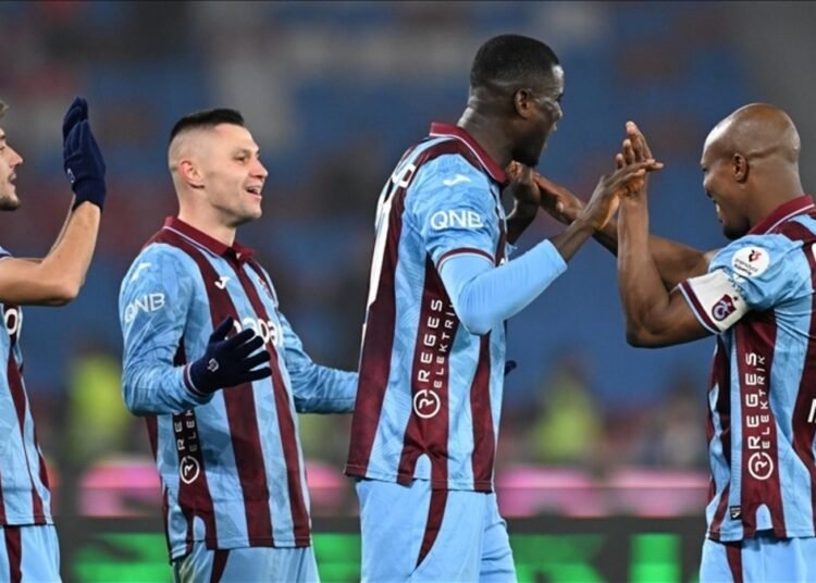 Trabzonspor, Fatih Tekke ile İstanbul takımları karşısında iyi grafik sergiliyor!