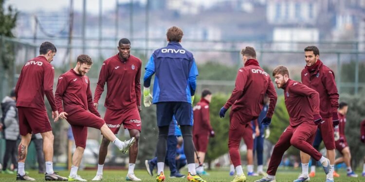 Trabzonspor’da Fenerbahçe maçı hazırlıkları sürüyor!