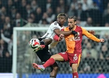 Beşiktaş-Galatasaray maçında kırmızı kart kararı! İşte o pozisyon