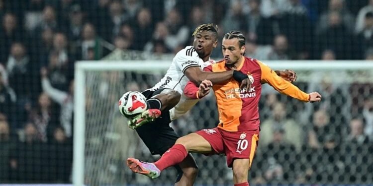 Beşiktaş-Galatasaray maçında kırmızı kart kararı! İşte o pozisyon