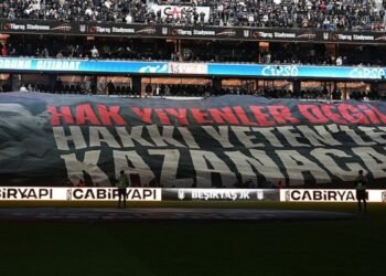 Beşiktaşlı taraftarlardan Kasımpaşa maçında TFF’ye tepki!