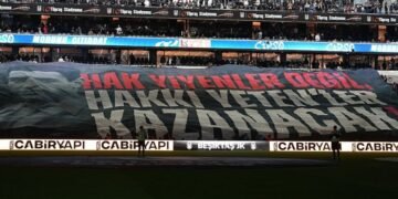 Beşiktaşlı taraftarlardan Kasımpaşa maçında TFF’ye tepki!