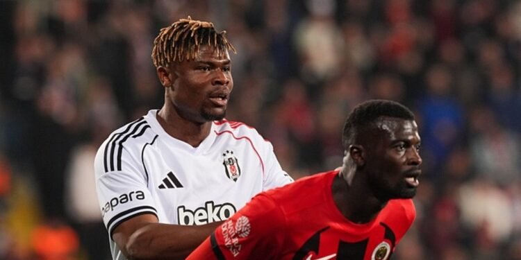 Emmanuel Agbadou savunmayı toparladı