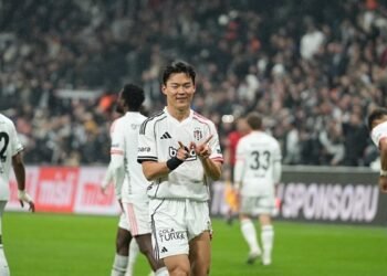 Farklı bir forvetim