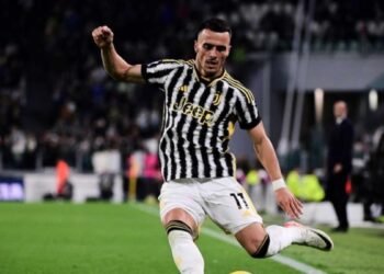 Fenerbahçe eski oyuncusu Filip Kostic’le ilgileniyor! Transferde Mourinho detayı…