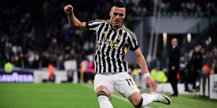Fenerbahçe eski oyuncusu Filip Kostic’le ilgileniyor! Transferde Mourinho detayı…