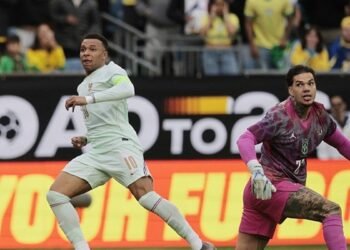 FENERBAHÇE HABERLERİ – Ederson’u topa tuttular! İşte o eleştiriler