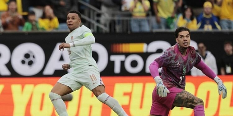 FENERBAHÇE HABERLERİ – Ederson’u topa tuttular! İşte o eleştiriler