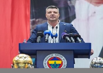 Fenerbahçe yönetiminden flaş karar! Milli futbolcu ile yollar ayrılıyor