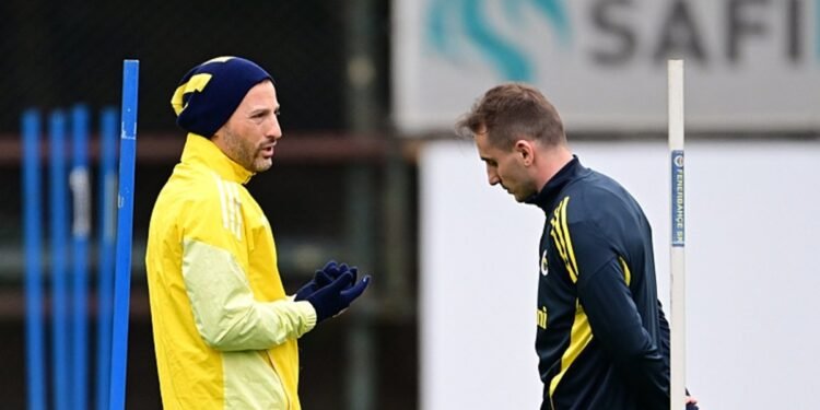 Fenerbahçe’de büyük isyan! Tedesco ve yerliler…