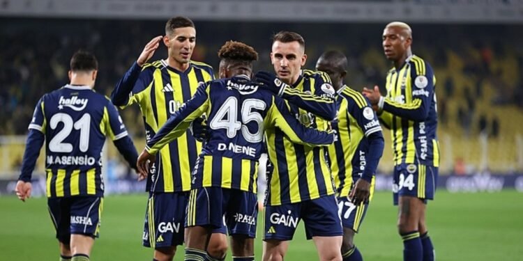 Fenerbahçe’de o yıldız milli daveti geri çevirip takımda kaldı! İşte nedeni