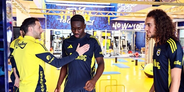 Fenerbahçe’de Tedesco’dan futbolcularıyla kritik toplantı!