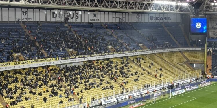 Fenerbahçeli taraftarlar Gaziantep FK maçına ilgi göstermedi!