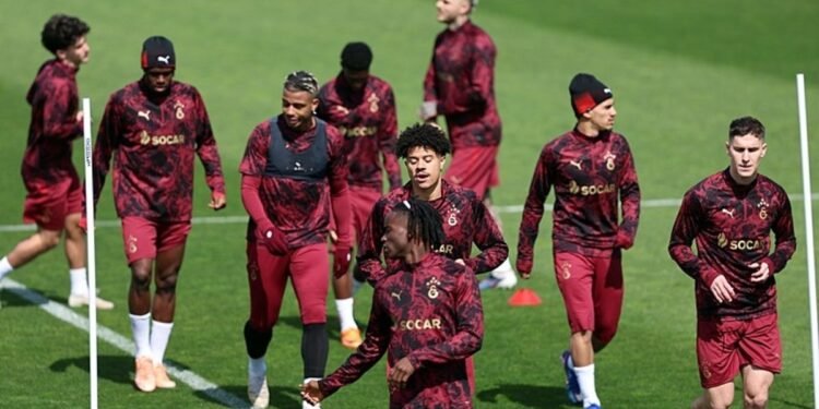 Galatasaray Liverpool maçına hazır! Sara için kutlama yapıldı