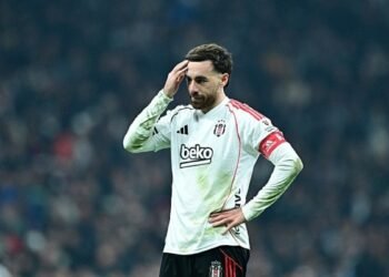 Kaptan ayakta kaldı