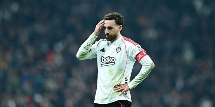 Kaptan ayakta kaldı