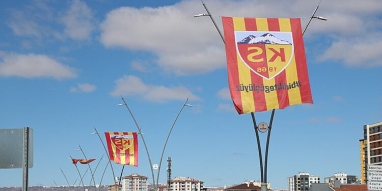 Kayseri’de bayraklı destek