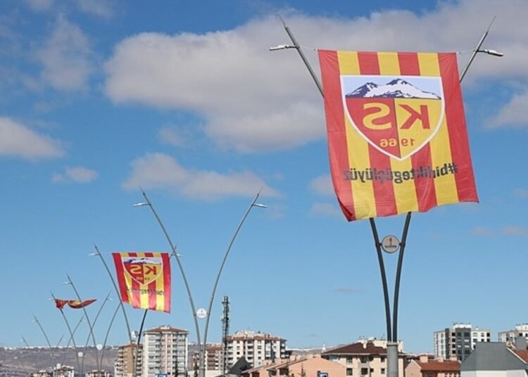 Kayseri’de bayraklı destek