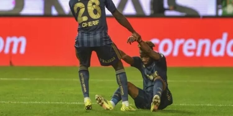 Ligde son 2 maçta berabere kalan Fenerbahçe zirvenin 4 puan uzağında kaldı!