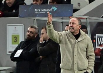 Sergen Yalçın’dan derbi sonrası hakem ve VAR tepkisi!