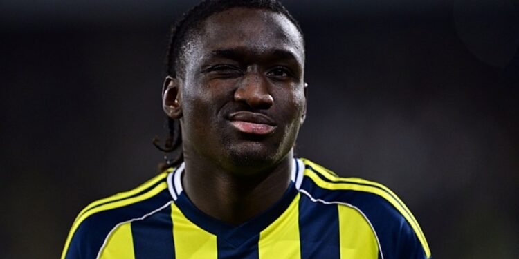 Sidiki Cherif’in ziyareti sonrası Angers sarı-laciverte büründü!