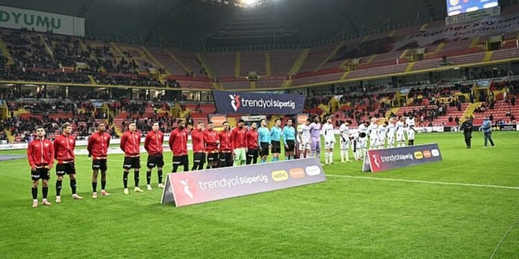 Yalnız bırakmadılar