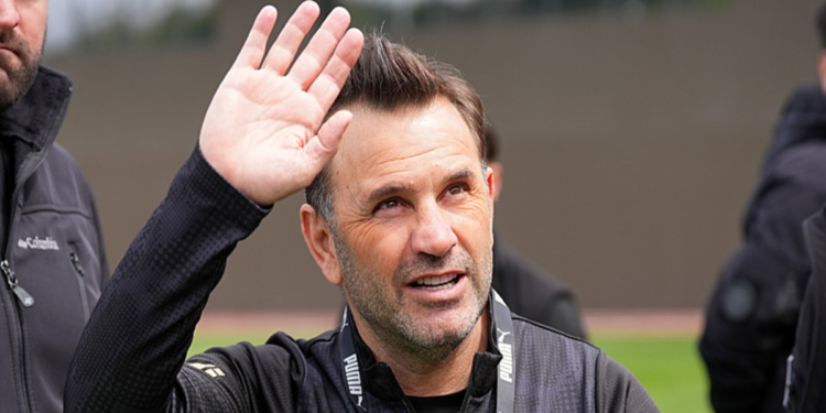 Aslan evinde boyun eğmiyor