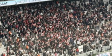 Beşiktaş taraftarından MHK’ya kırmızı kart!