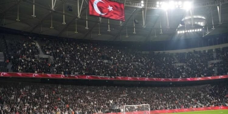 Beşiktaş tribünlerinden alınan sonuca tepki!