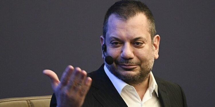 Devlere kafa tutuyor