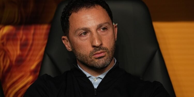 Domenico Tedesco kararı dış basında: Boş bir sezona mahkum etti!