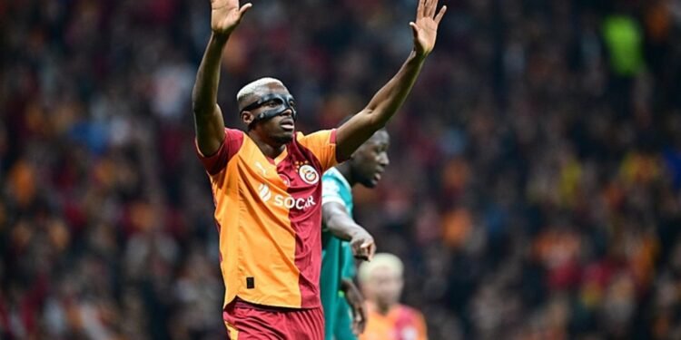 Efsane futbolcu Osimhen’i İngiliz devine önerdi!