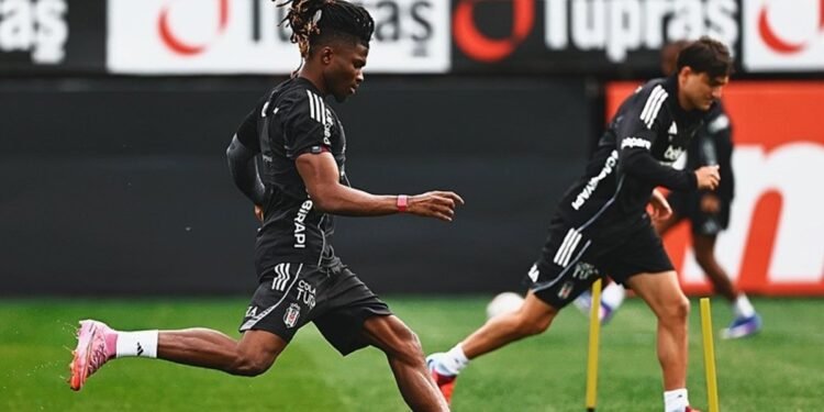 El Bilal Toure dönüyor